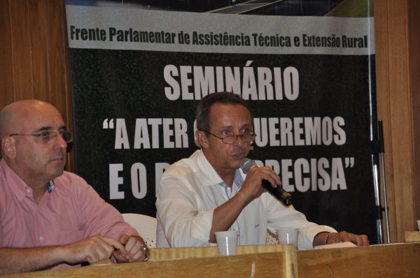 Lazinho discute política de assistência técnica e extensão rural