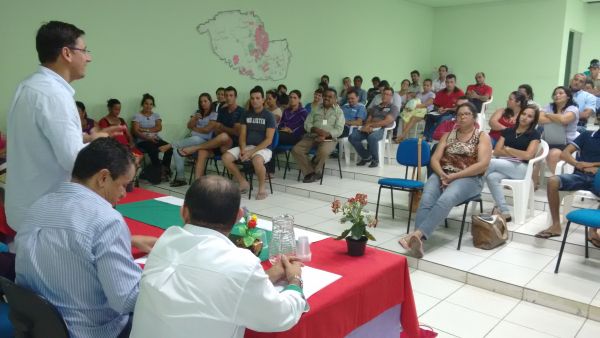 Análise de conjuntura política e presença do deputado estadual Lazinho da Fetagro e da CUT marcam segundo dia de Conselho  
