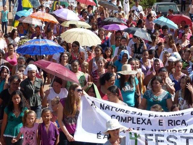 Dia Internacional da Mulher é comemorado por mais de mil mulheres em Seringueiras