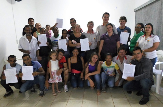 Crédito Fundiário: famílias recebem documentação de posse da terra em Rolim de Moura